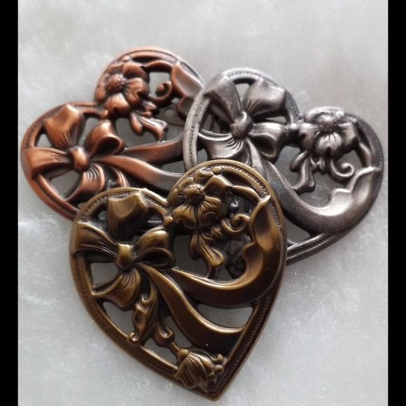 3 Crossing/Stacking Hearts - Picture 5 of 9